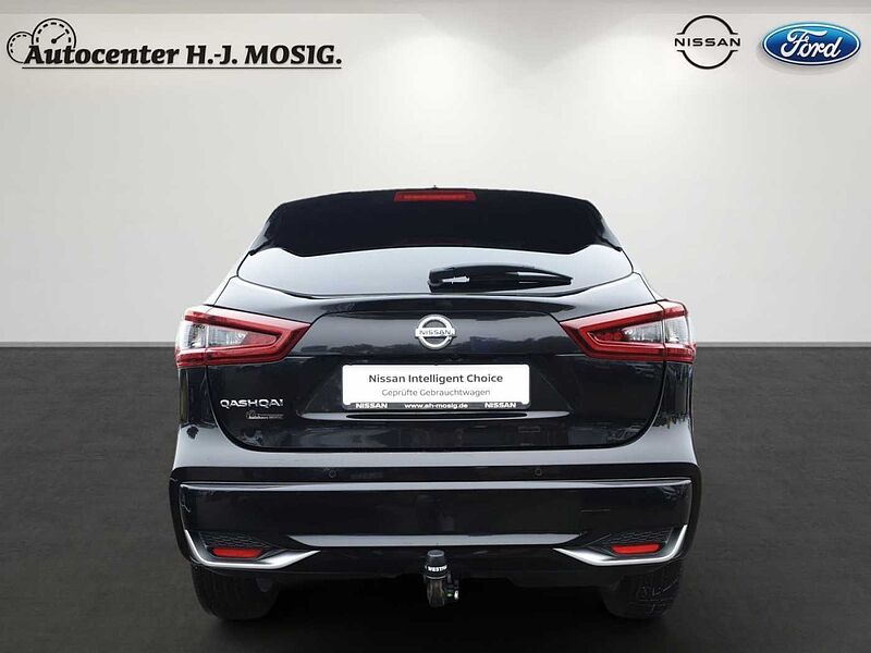 Nissan Qashqai 1,7dCi 4x4 Tekna+ / AHK / WKR 1,7dCi 4x4 Tekna+ / AHK / WKR